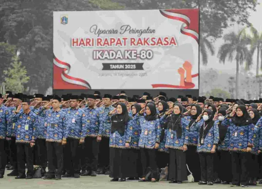 ASN saat mengikuti upacara Peringatan Rapat Raksasa IKADA ke-80 di Monumen Nasional (Monas), Jakarta Pusat, Jumat, 19 September 2025. (Sumber: Kominfotik Pemprov DKI Jakarta)