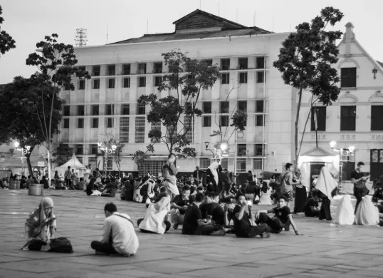 Cara ke Kota Tua Pakai KRL Lengkap dengan Estimasi Waktunya (Sumber: Unsplash/Arfan Adytiya)