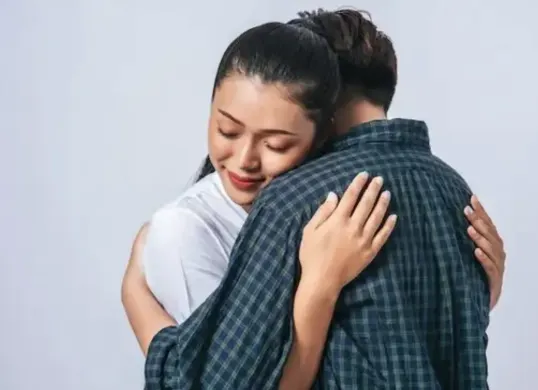 Prompt Gemini AI Video Berpelukan: Tren Kreatif Membuat Video Emosional dengan Teknologi AI (Sumber: Dok/Gemini AI)