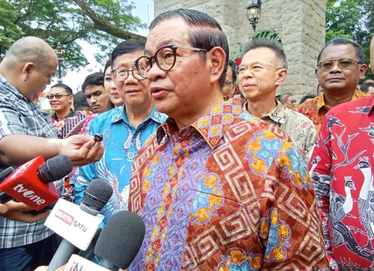 Gubernur Jakarta, Pramono Anung, usai meninjau Taman Doa di wilayah Cengkareng, Jakarta Barat, Sabtu, 20 September 2025. (Sumber: Poskota/Pandi Ramedhan)