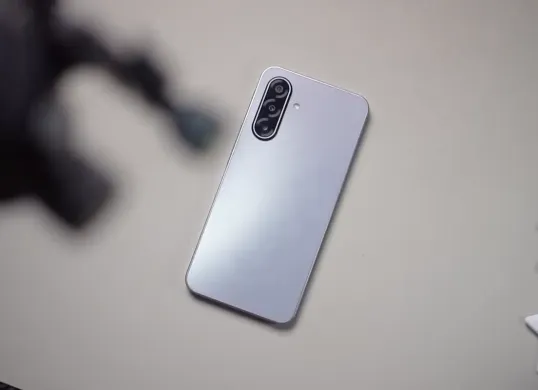 Handphone Samsung Galaxy A17 5G (Sumber: YouTube/alistudio gadget)