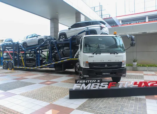 PT Krama Yudha Tiga Berlian Motors (KTB) meluncurkan Mitsubishi Fuso Fighter X FM65F, Tractor Head 4x2 terbaru untuk kebutuhan logistik. (Sumber: Dok. KTB)