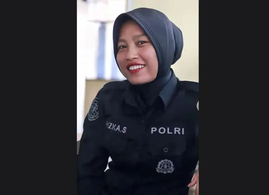 Briptu Rizka Sintiyani, polisi wanita (polwan) yang bertugas di Polres Lombok Barat (Lobar), kini resmi menjadi tersangka kasus pembunuhan suaminya, Brigadir Esco Faska Relly, anggota Intel Polsek Sekotong. (Sumber: X/@Meta80ki)