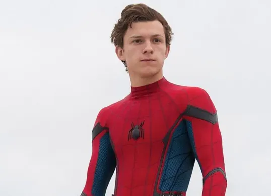 Setelah Dirawat di Rumah Sakit, Tom Holland Akhirnya Muncul Lagi dan Disambut Meriah (Sumber: Instagram)