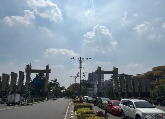 Revitalisasi Lawang Kori di Jalan Tegar Beriman, Cibinong, Kabupaten Bogor, rampung. (Sumber: Poskota/Giffar Rivana)