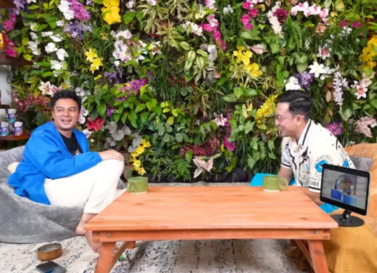 Usai cerai dari Paula Verhoeven, diisukan soal kemungkinan pacaran dengan Wulan Guritno, ini jawabannya dalam podcast Denny Sumargo.