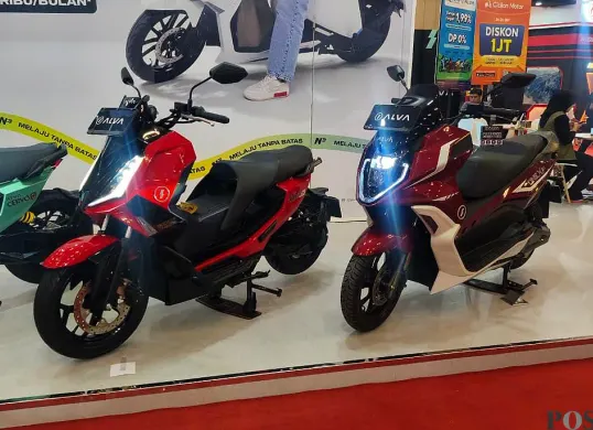 ALVA hadir di IMOS 2025 rayakan 3 tahun kiprah di industri motor listrik Indonesia, tawarkan subsidi hingga Rp7 juta. (Sumber: POSKOTA | Foto: Erwan)