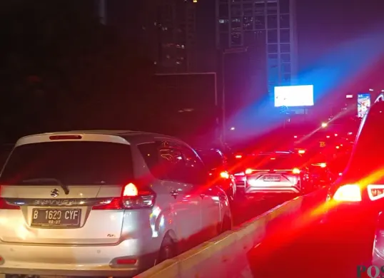 Suasana kemacetan lalu lintas di kawasan Semanggi, Jakarta Selatan, Rabu, 24 September 2025. (Sumber: POSKOTA | Foto: Pandi Ramedhan)