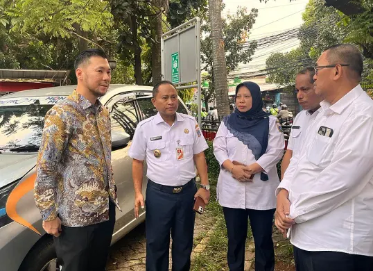 Ketua Pansus Perparkiran DPRD DKI Jakarta, Ahmad Lukman Jupiter (kiri) saat melakukan Sidak di Ruko Bona Indah Plaza, Lebak Bulus, Jakarta Selatan, Rabu, 24 September 2025. (Sumber: Dok Kominfotik DPRD Jakarta)