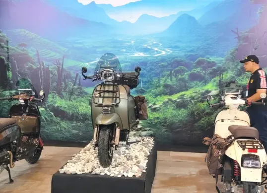 Scomadi luncurkan The New Adventure DS di IMOS 2025 dengan sokbreker ganda belakang dan desain lebih segar. (Sumber: POSKOTA | Foto: Erwan)