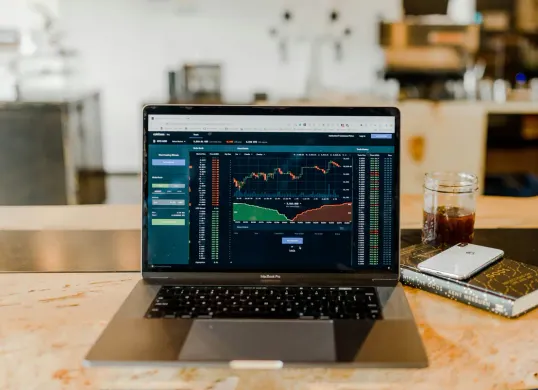 4 Macam Investasi Modal Kecil dengan Keuntungan Besar (Sumber: Unsplash/Austin Distel)