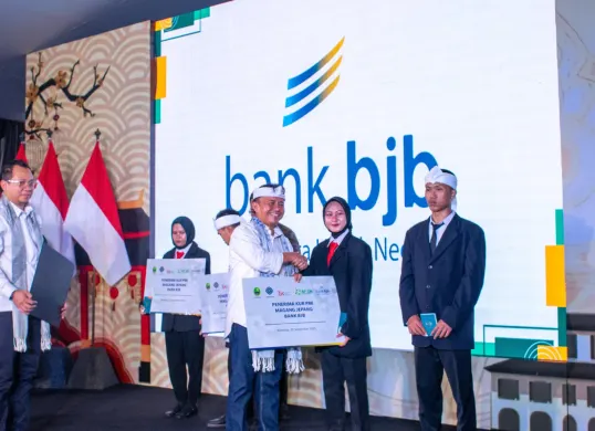 Pelepasan 1.300 peserta magang di Jepang di Balai Besar Pelatihan Vokasi dan Produktivitas (BBPVP) Bandung. (Sumber: Dok. bank bjb)