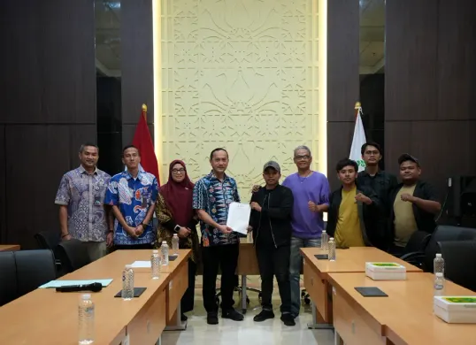 Sekretaris DPRD DKI Jakarta, Augustinus menerima perwakilan Komite Peduli Jakarta (KPJ) di Gedung DPRD DKI Jakarta, Kamis, 25 September 2025. (Sumber: Dok Sekretariat DPRD DKI Jakarta)