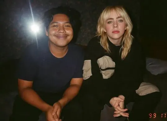 Cara edit foto AI bareng artis. (Sumber: TikTok)