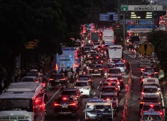 Dishub DKI Jakarta meniadakan aturan ganjil-genap pada 25-26 Desember 2025. (Sumber: Poskota/Bilal Nugraha Ginanjar)