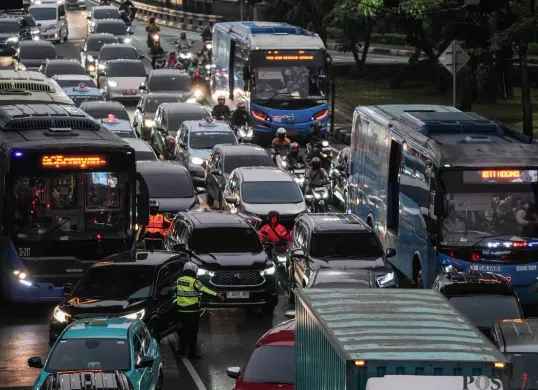 Kepadatan Arus Lalu Lintas Imbas Perbaikan Gerbang Tol Dalam Kota
