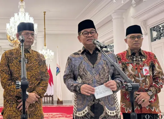 Gubernur Jakarta, Pramono Anung menyampaikan pernyataan kepada awak media di Balai Kota Jakarta, Jakarta Pusat, Kamis, 25 September 2025. (Sumber: Poskota/Muhammad Tegar Jihad)