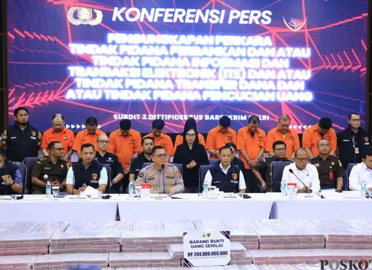 Konferensi pers Direktorat Tindak Pidana Ekonomi dan Khusus Bareskrim Polri terkait kasus pembobolan rekening dormant atau tidak aktif BNI di Mabes Polri, Jakarta Selatan, Kamis, 25 September 2025. (Sumber: Poskota/Ali Mansur)