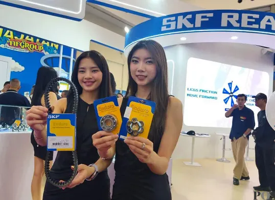 SKF Indonesia hadir di IMOS 2025 dengan produk bearing dan CVT belt terbaru. (Sumber: POSKOTA | Foto: Erwan)