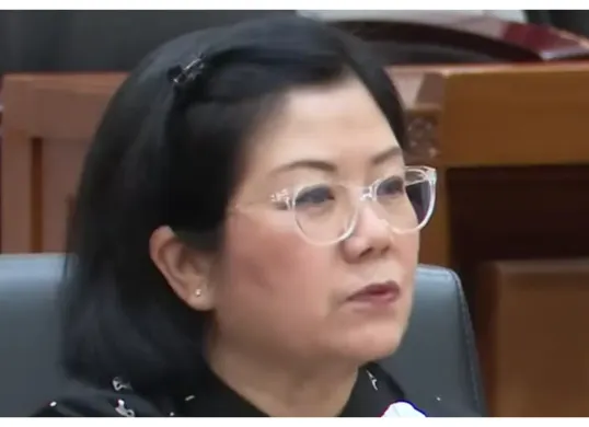 Ahli gizi dr Tan Shot Yen menjadi sorotan publik setelah kritik tajamnya terkait menu Makan Bergizi Gratis (MBG) dalam rapat Komisi IX DPR RI. (Sumber: YouTube/TV Parlemen)
