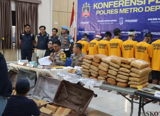 Polisi berhasil menangkap para bandar dan pengedar narkoba dengan barang bukti 78 Kg ganja. (Sumber: Poskota/Angga Pahlevi)
