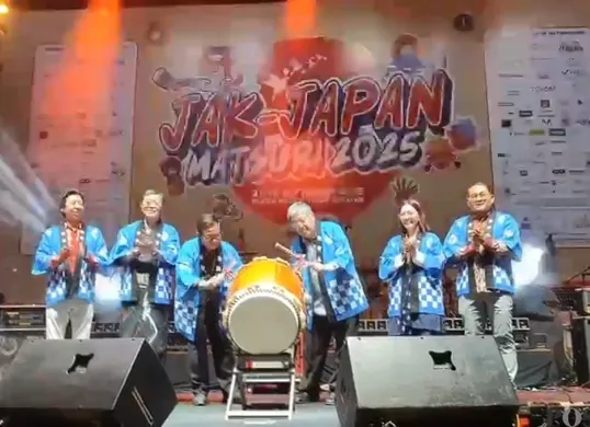 Gubernur Jakarta Pramono Anung membuka acara Jak Japan Matsuri ke-15 di Senayan, Jakarta Pusat pada Sabtu malam, 27 September 2025. (Sumber: POSKOTA | Foto: M Tegar Jihad)