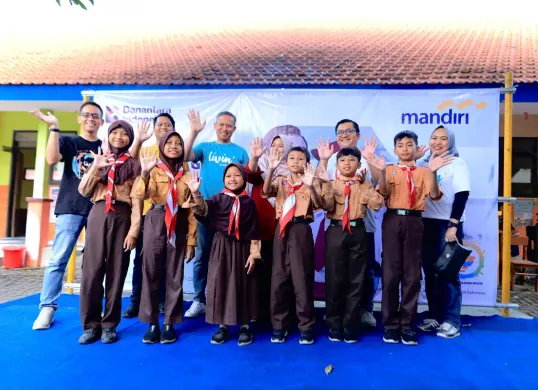 Mandiri Peduli Sekolah menghadirkan lingkungan belajar yang layak, aman, dan inspiratif bagi para pelajar di Tanah Air. (Sumber: Corsec Bank Mandiri)
