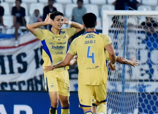 Federico Barba melakukan selebrasi usai mencetak gol. (Sumber: Instagram/@persib)
