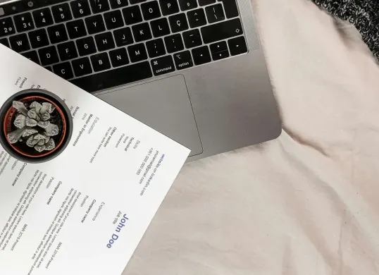 Cara Buat CV Profesional di Canva (Sumber: Unsplash/João Ferrão)