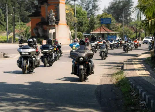 Rombongan pengendara motor Harley Owners Group (HOG) Indomobil Jakarta touring dari Jakarta ke Bali dalam acara The 2nd Revival. (Sumber: Dok. HOG)
