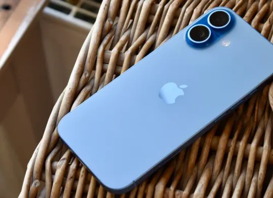 Perbandingan iPhone 16 Pro Max vs iPhone 17 (Sumber: X/@OutofGalaxyy)