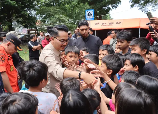 Wakil Wali Kota Cimahi, Adhitia Yudhistira saat simulasi bencana alam di Cigugur halaman Rusunawa Kelurahan Cigugur Tengah, Kecamatan Cimahi Tengah, Kota Cimahi.