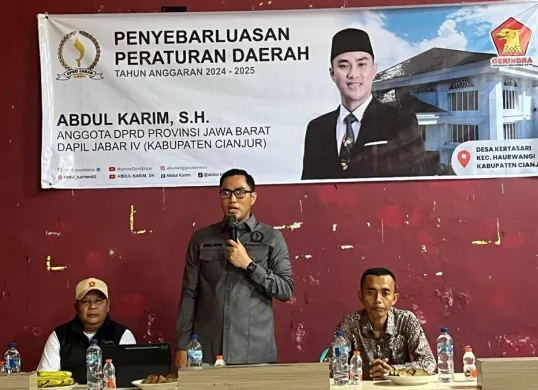 Anggota Komisi IV DPRD Jabar, Abdul Karim, saat menggelar sosialisasi Perda No 4/2018 tentang Pemberdayaan Petani di Gedung Serbaguna Desa Kertasari, Kecamatan Haurwangi, Kabupaten Cianjur. (Sumber: Istimewa)