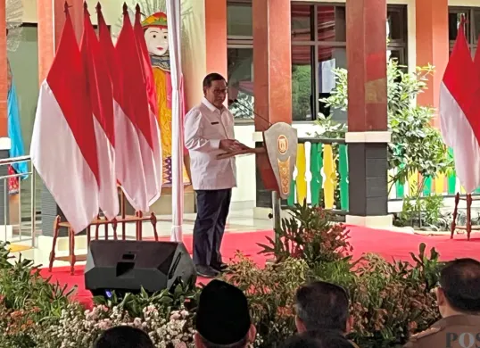 Gubernur Jakarta Pramono Anung saat meresmikan Tiga Kelurahan Kapuk di Kantor Kelurahan Kapuk, Jakarta Barat, Selasa, 30 September 2025. (Sumber: POSKOTA | Foto: M Tegar Jihad)