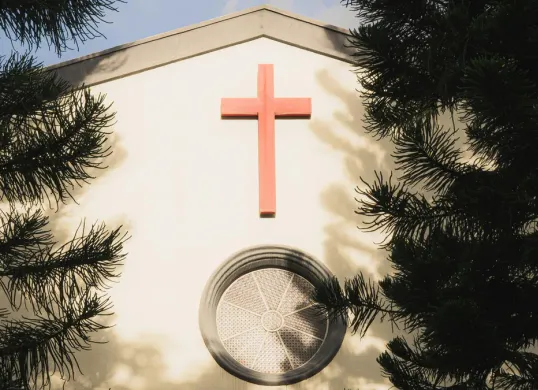 Ilustrasi - Ucapan Kamis Putih 2026. (Sumber: Pexels/Arindam Chowdhury)