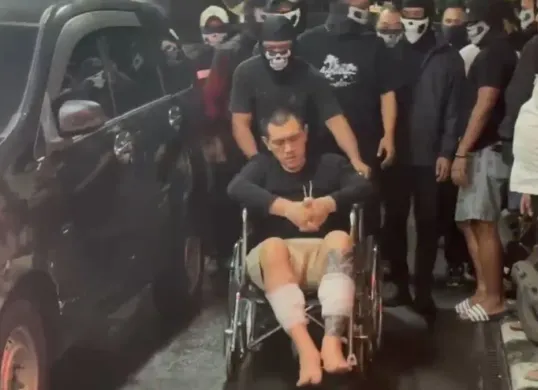 Kepolisian Negara Republik Indonesia (Polri) melalui Set NCB Interpol Indonesia Divisi Hubungan Internasional (Divhubinter) menangkap buronan utama kasus narkotika, Andre Fernando Tjhandra alias ‘The Doctor’. (Sumber: Dok. Mabes Polri)