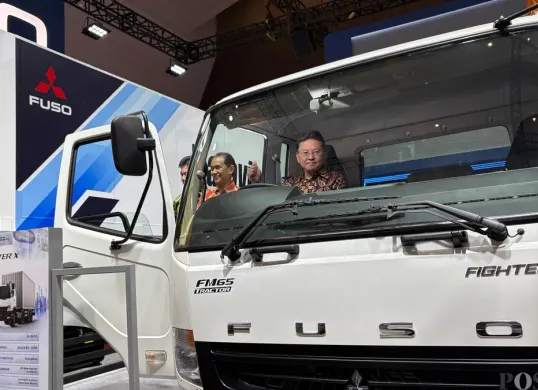 PT Krama Yudha Tiga Berlian Motors turut berpartisipasi dalam ajang GIICOMVEC 2026 dengan menegaskan fokus perusahaan terhadap sektor kendaraan niaga. (Sumber: Poskota / Erwan Hartawan)