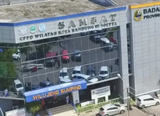 Kantor Samsat Soekarno Hatta Bandung menjadi sorotan setelah kebijakan kemudahan pajak kendaraan tak dijalankan di tingkat pelayanan. (Sumber: Dok/jabarprov.go.id)