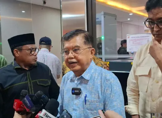 Wakil Presiden Republik Indonesia ke-10 dan ke-12, Jusuf Kalla, saat ditemui di Bareskrim Polri, Jakarta Selatan, Rabu, 8 April 2026. (Sumber: Poskota/Ali Mansur)