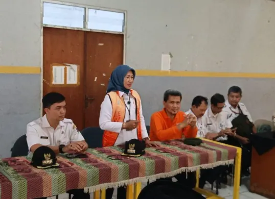Wali Kota Jakarta Barat Iin Mutmainnah saat menghadiri workshop pilah sampah di Rusun Tambora, Jakarta Barat, Rabu, 8 April 2026. (Sumber: Istimewa)