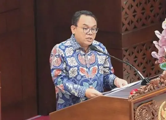 Ketua Komisi VII DPR RI, Saleh Daulay, tengah menjadi sorotan usai mengkritisi laporan anggaran yang disampaikan oleh Menteri Pariwisata, Widiyanti Putri Wardhana. (Sumber: Instagram/@salehpd)