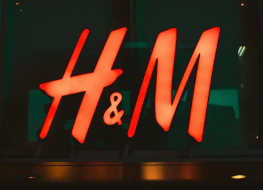 H&M bakal tutup 160 gerai di seluruh dunia pada 2026. (Sumber: Unsplash/Sei)