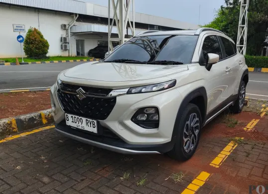 Pengujian Suzuki Fronx GX Hybrid di jalanan Jakarta yang lengang (Sumber: Poskota/ Erwan Hartawan)