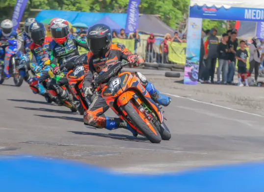 Yamaha One Make Race 2026 dibuka melalui gelaran yang berlangsung di Sirkuit Puncak Mario, Sidrap, Sulawesi Selatan pada 18-19 April 2026. (Sumber: Yamaha)