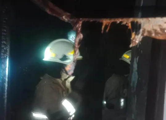 Kebakaran bangunan rumah kontrakan di Jalan Duri Mas Barat Blok C RT 07 RW 10 Kelurahan Duri Kepa Kecamatan Kebon Jeruk Jakarta Barat, Selasa, 14 April 2026. (Sumber: Istimewa)