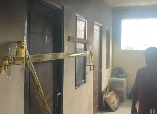 Kondisi indekos yang terjadi ledakan sebanyak dua kali hingga menewaskan penghuni di Jalan Sumur Batu Raya RT 04 RW 02 Kelurahan Sumur Batu, Kemayoran, Jakarta Pusat, Selasa, 14 April 2026. (Sumber: Poskota/Pandi Ramedhan)