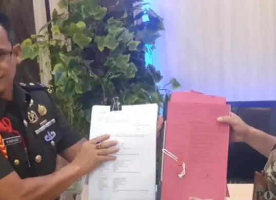 Penyidikan kasus penyiraman air keras terhadap aktivis KontraS, Andrie Yunus, resmi memasuki tahap persidangan setelah berkas kasusnya dilimpahkan ke Pengadilan Militer II-08 Jakarta pada Kamis, 16 April 2026. (Sumber: Poskota/Ali Mansur)