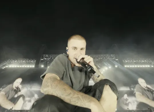 Penampilan di Coachella 2026 membawa Justin Bieber meraih rekor streaming tertinggi tahun ini. (Sumber: YouTube/Coachella)