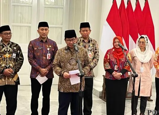 Gubernur Jakarta Pramono Anung saat menyampaikan pernyataan kepada awak media mengenai El Nino di Balai Kota DKI Jakarta, Kamis, 16 April 2026. (Sumber: Poskota/M Tegar Jihad)