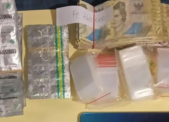 Polsek Metro Tamansari Ungkap peredaran narkoba jenis obat-obatan daftar G secara ilegal. Satu pelaku ditangkap. (Sumber: Istimewa)